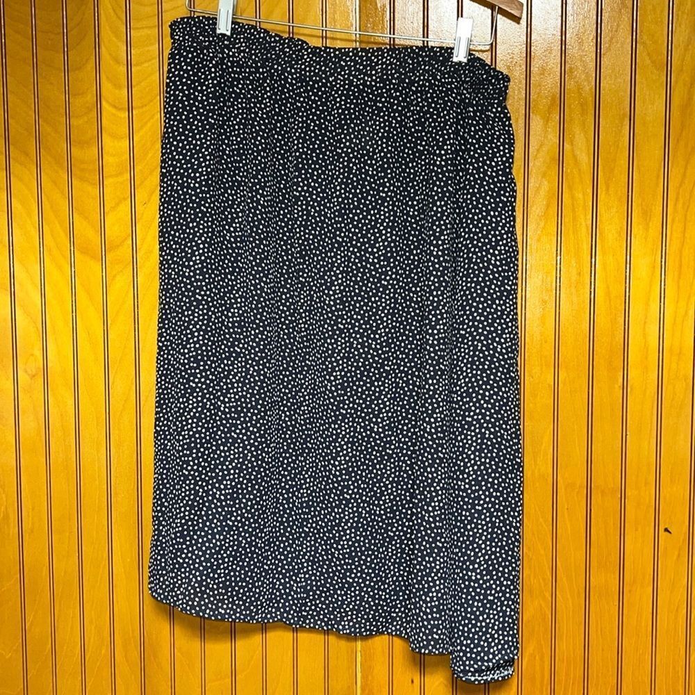 Bobbie Brooks polkadot Skirt in navy blue and white size medium